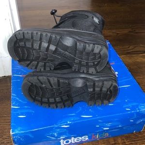 Toddler boy snow boots only worn twice